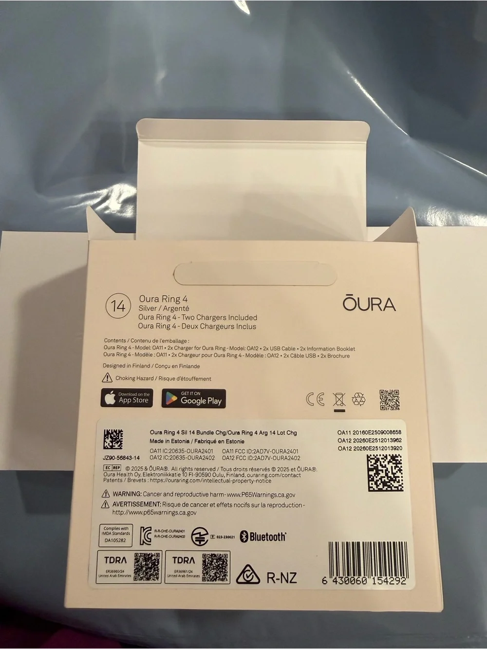Oura Ring 4 Silver Size 14 Smart Ring Bundle w/ TWO Chargers & USB-C Cables